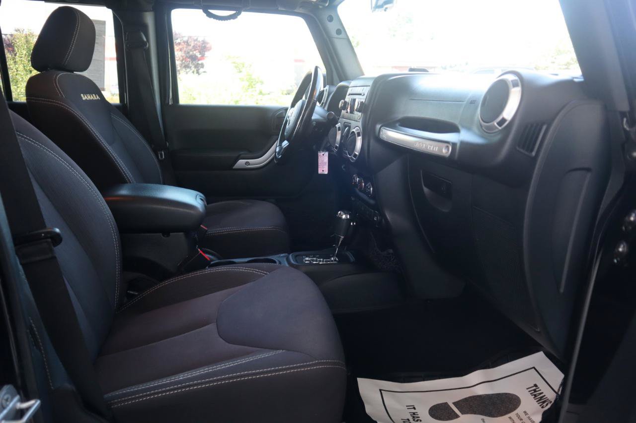 Used 2015 Jeep Wrangler Unlimited Sahara w/ Connectivity Group AWD/4WD image 39