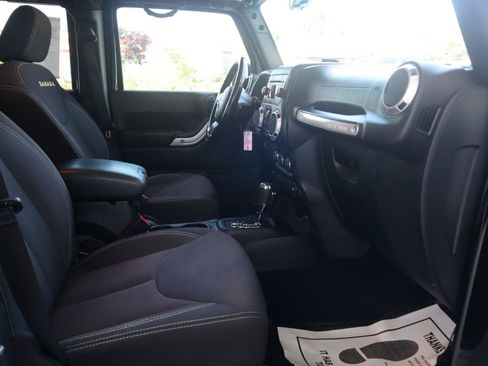 Used 2015 Jeep Wrangler Unlimited Sahara w/ Connectivity Group AWD/4WD image 39