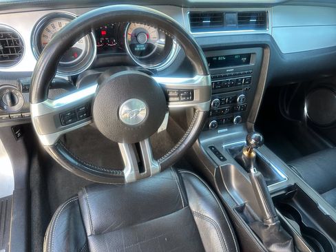 Used 2012 Ford Mustang GT Premium w/ HID Headlamps & Security Pkg RWD image 13