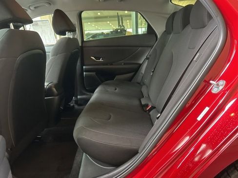 Certified 2025 Hyundai Elantra SE image 20