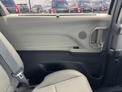 Used 2021 Toyota Sienna XLE AWD/4WD image 29