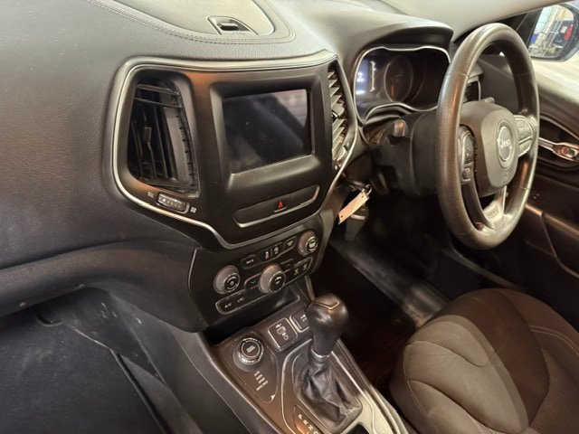 Used 2019 Jeep Cherokee Latitude w/ Popular Appearance Group AWD/4WD image 39