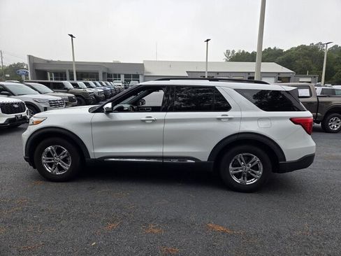 Used 2020 Ford Explorer XLT w/ Comfort Package RWD image 5