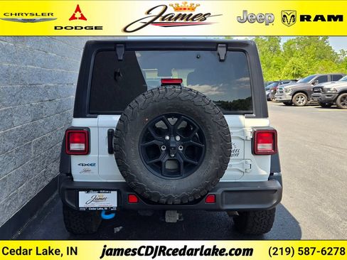 Used 2024 Jeep Wrangler Unlimited AWD/4WD image 4