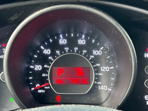 Used 2018 Kia Soul + FWD image 7