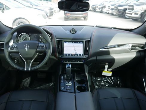 Used 2024 Maserati Levante GT Ultima image 20