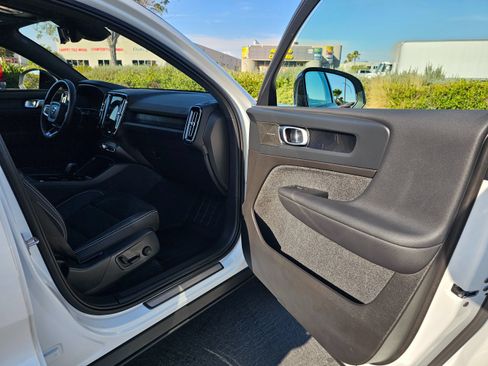 Used 2024 Volvo C40 P8 Recharge Ultimate w/ Protection Package Premier AWD/4WD image 35