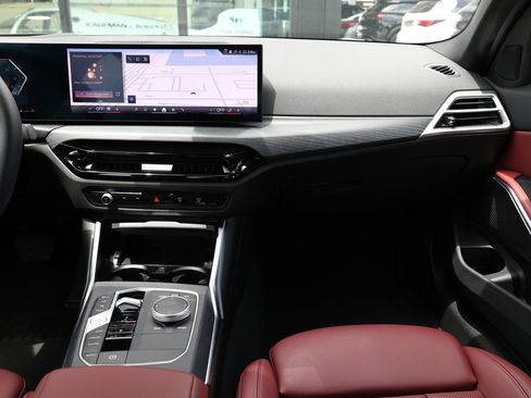 Used 2025 BMW 330i Sedan w/ Premium Package RWD image 26