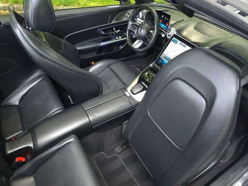 Used 2023 Mercedes-Benz SL 43 AMG w/ Driver Assistance Package image 17