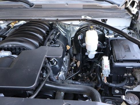 Used 2018 Chevrolet Suburban Premier AWD/4WD image 40