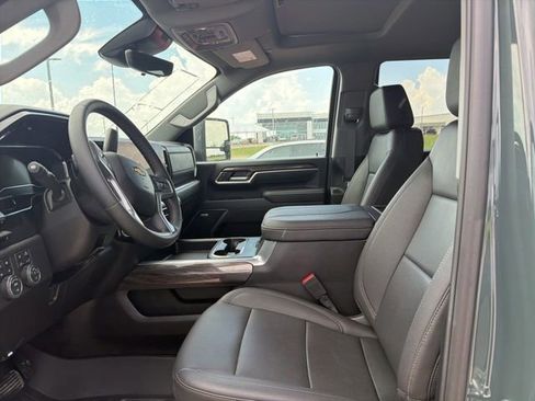 Used 2025 Chevrolet Silverado 2500 LTZ w/ LTZ Premium Texas Edition AWD/4WD image 8