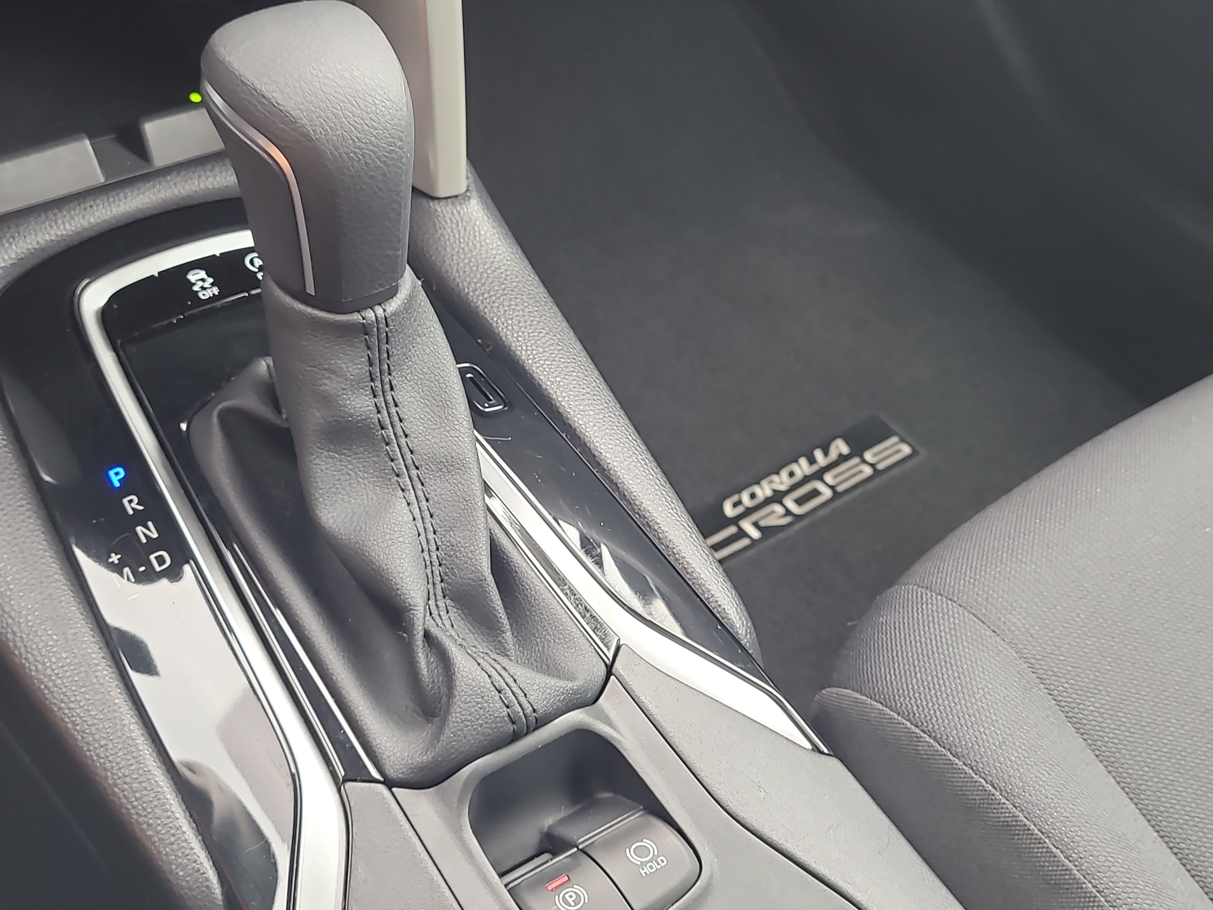 Certified 2025 Toyota Corolla Cross LE FWD image 25
