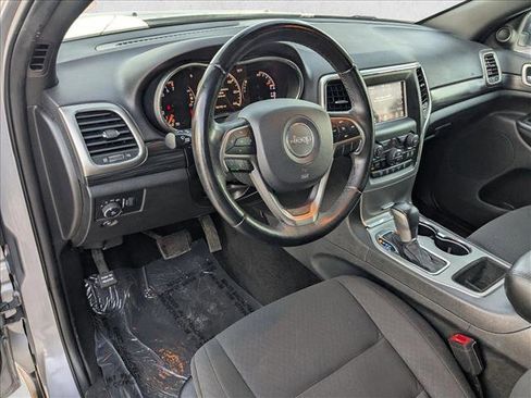 Used 2019 Jeep Grand Cherokee Laredo image 10