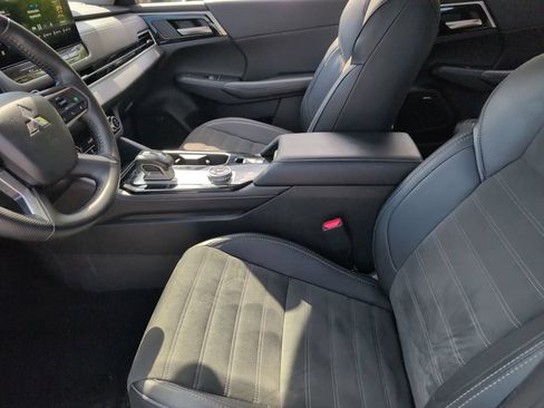 Used 2025 Mitsubishi Outlander SE FWD image 25