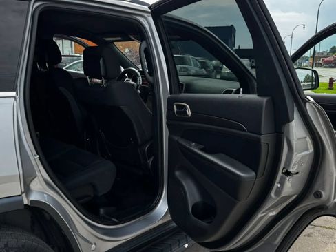 Used 2016 Jeep Grand Cherokee Laredo w/ Quick Order Package 23E AWD/4WD image 15