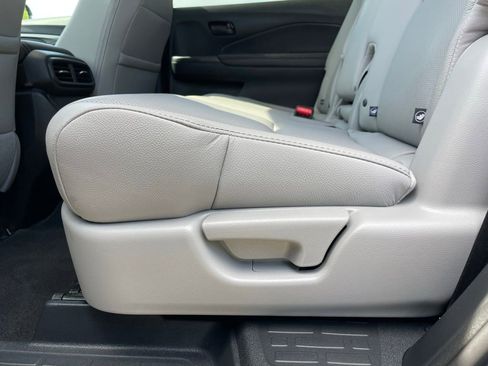 Certified 2025 Honda Passport EX-L image 40