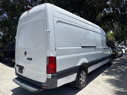 Used 2022 Mercedes-Benz Sprinter 2500 image 7