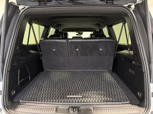 Used 2024 Jeep Wagoneer L Series II w/ Flexible Seating Group AWD/4WD image 32