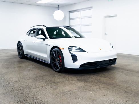 Used 2024 Porsche Taycan GTS image 28