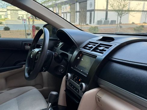 Used 2014 Toyota Camry FWD image 22