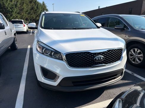 Used 2016 Kia Sorento AWD w/ LX Convenience Package image 5