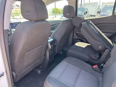 Used 2022 GMC Acadia SLE w/ Driver Convenience Package FWD image 29