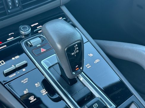 Used 2023 Porsche Cayenne Platinum Edition image 21