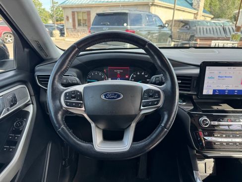 Used 2021 Ford Explorer Limited w/ Equipment Group 301A AWD/4WD image 13