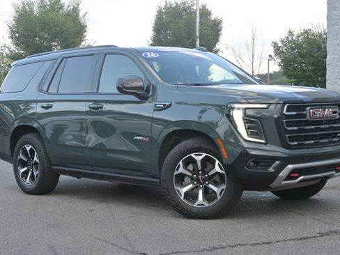 Used 2026 GMC Yukon AT4 AWD/4WD image 2