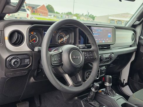 Used 2025 Jeep Wrangler Unlimited Sport AWD/4WD image 11