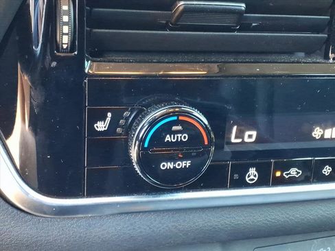 Used 2023 Nissan Rogue SV w/ SV Premium Package image 14