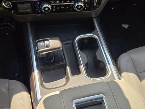 Used 2022 GMC Sierra 1500 SLT w/ SLT Premium Package image 20