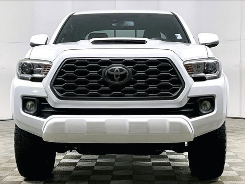 Used 2020 Toyota Tacoma TRD Sport image 3