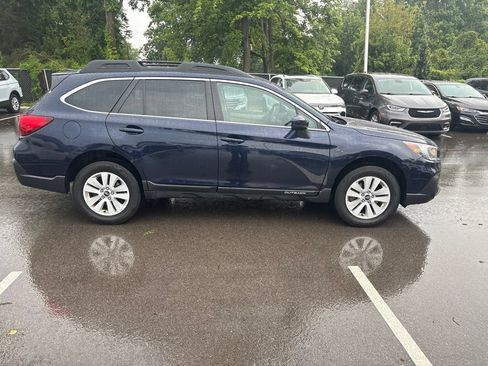 Used 2018 Subaru Outback 2.5i Premium AWD/4WD image 6