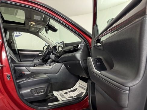 Used 2023 Toyota Highlander Limited image 18