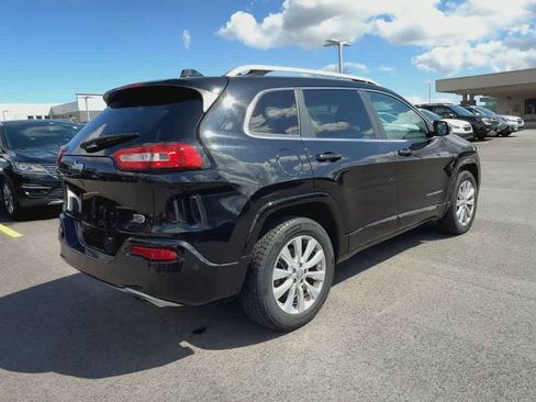 Used 2017 Jeep Cherokee Overland w/ Technology Group image 8