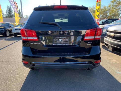 Used 2017 Dodge Journey SXT w/ Comfort/Convenience Group FWD image 6