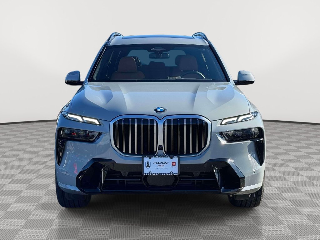 Used 2026 BMW X7 xDrive40i w/ M Sport Package AWD/4WD image 2