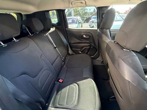 Used 2016 Jeep Renegade Latitude AWD/4WD image 5
