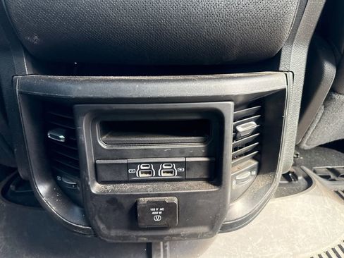 Used 2022 RAM 1500 Laramie AWD/4WD image 12