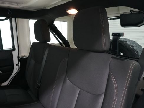 Used 2014 Jeep Wrangler Unlimited Sahara w/ Connectivity Group AWD/4WD image 13