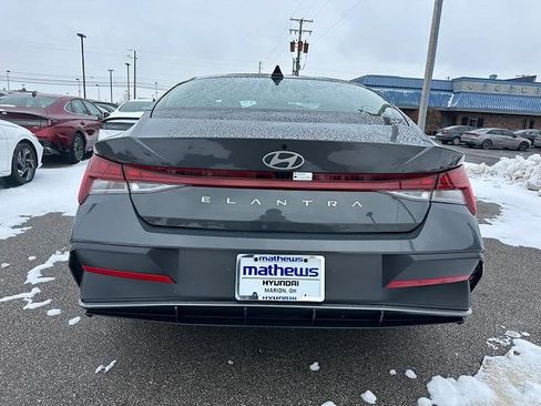 New 2025 Hyundai Elantra SEL image 4