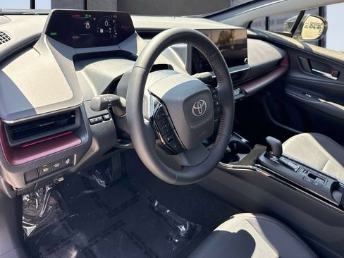 Used 2026 Toyota Prius Plug-In Hybrid FWD image 28