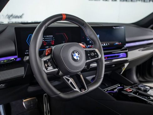 Used 2025 BMW M5 Touring image 25