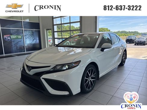 Used 2024 Toyota Camry SE FWD image 1