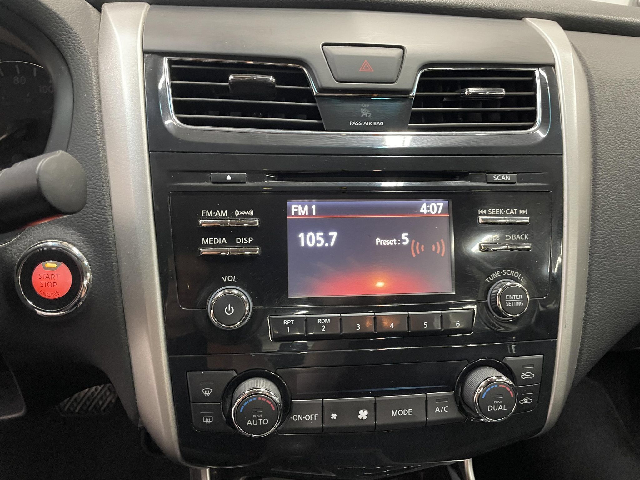 Used 2015 Nissan Altima 2.5 SV FWD image 13