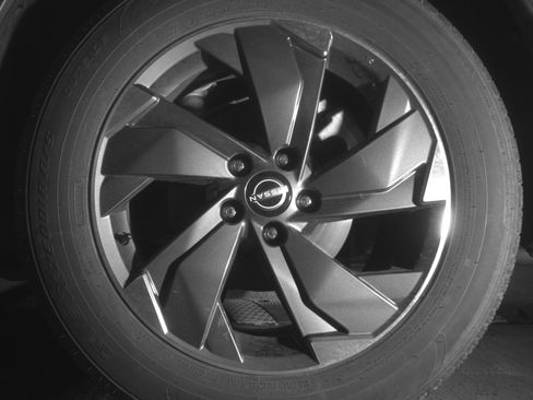 Used 2025 Nissan Rogue SV image 14