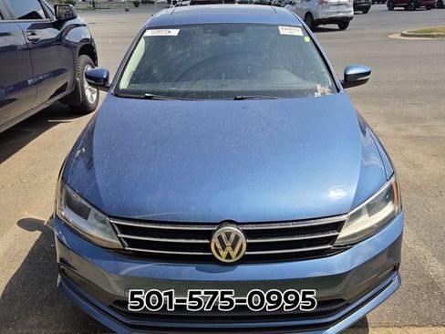 Used 2017 Volkswagen Jetta SEL FWD image 2