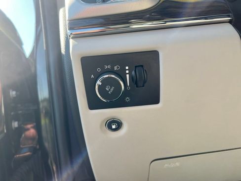 Used 2020 Jeep Grand Cherokee Summit AWD/4WD image 12