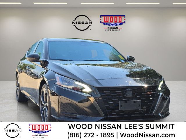 Used 2023 Nissan Altima 2.5 SR FWD image 1